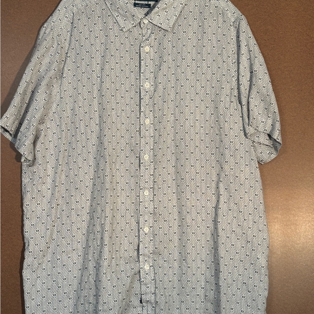 Perry Ellis XXL Short Sleeve Blue and White Patterned Shirt